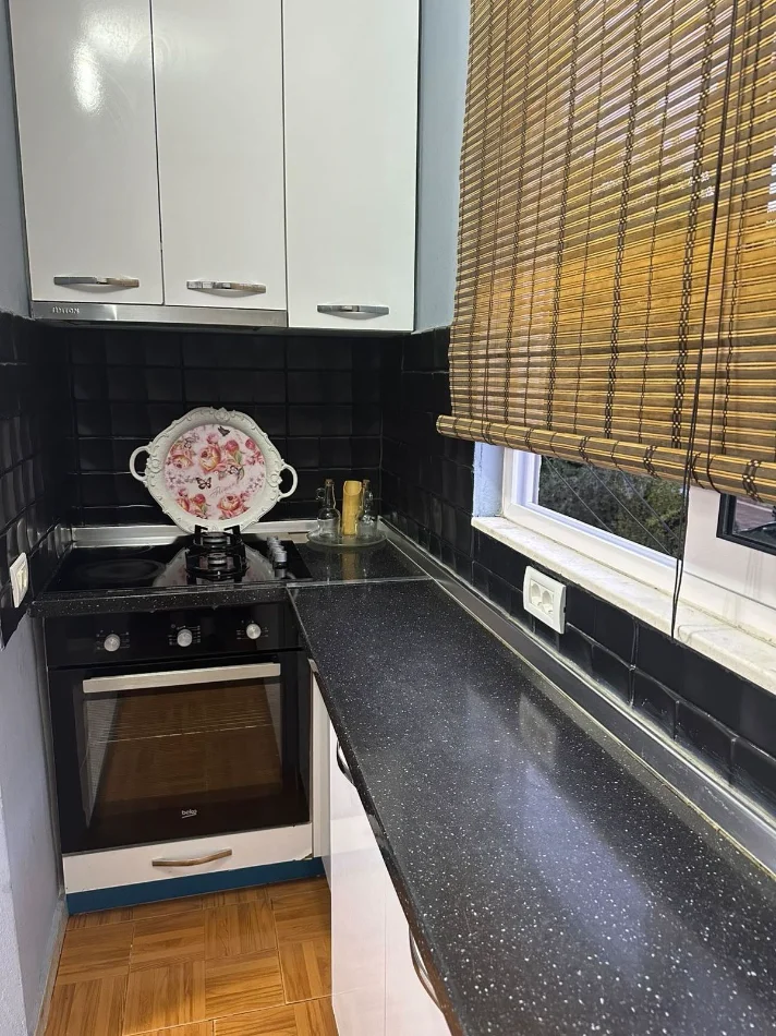 Tirane, jepet me qera apartament 2+1 Kati 2, 450 € (oxhaku)
