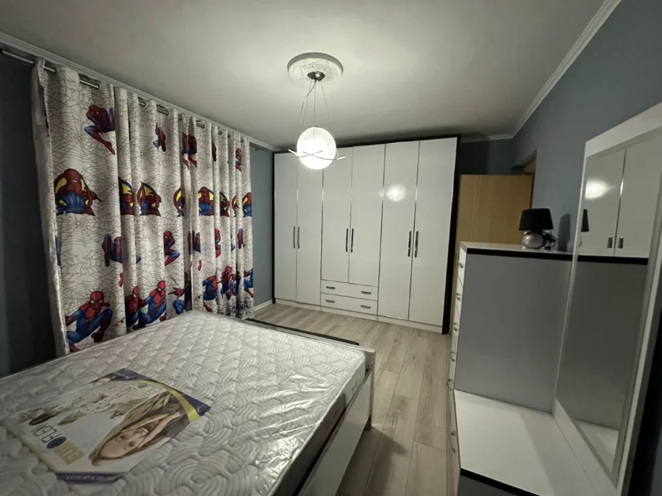 Tirane, jepet me qera apartament 2+1 Kati 2, 450 € (oxhaku)