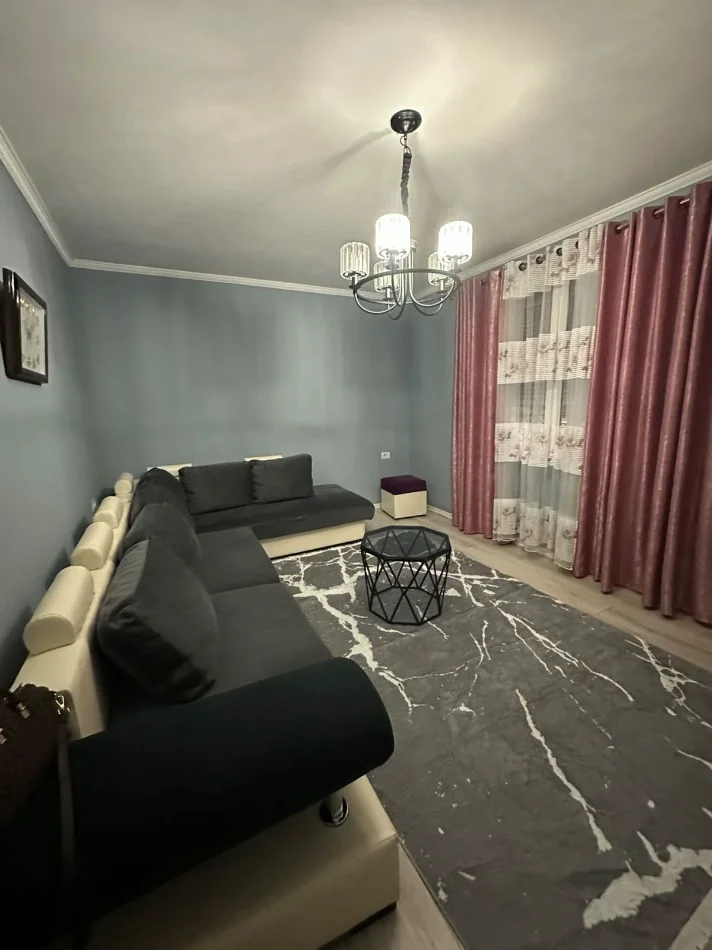 Tirane, jepet me qera apartament 2+1 Kati 2, 450 € (oxhaku)