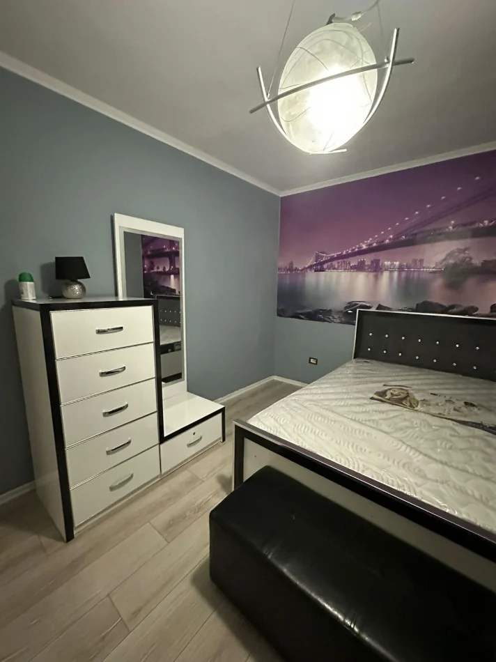 Tirane, jepet me qera apartament 2+1 Kati 2, 450 € (oxhaku)