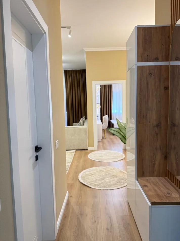 Tirane, jepet me qera apartament 1+1 , 900 € 