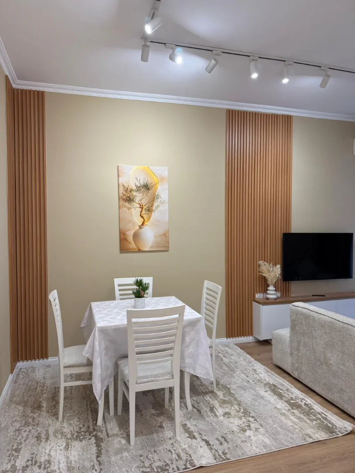 Tirane, jepet me qera apartament 1+1 , 900 € 