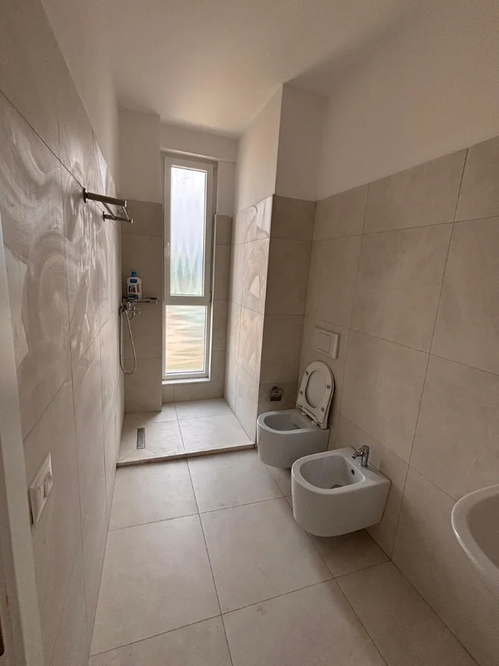 Tirane, jepet me qera apartament 2+1 , (siri kodra)
