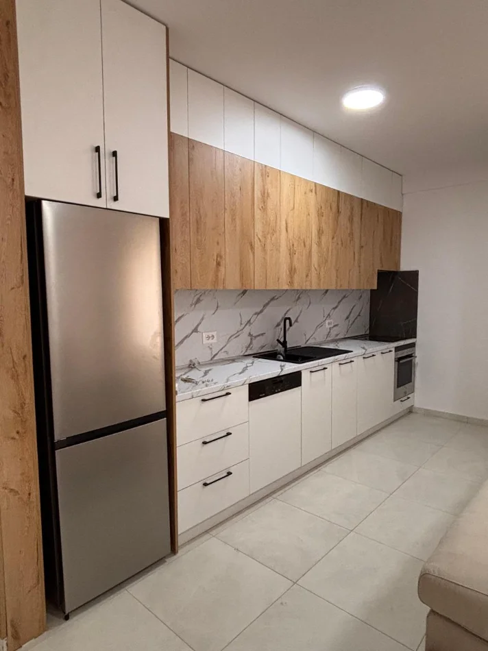 Tirane, jepet me qera apartament 2+1 , (siri kodra)