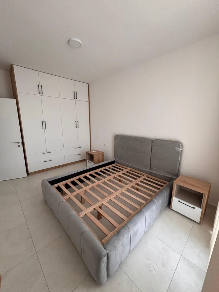 Tirane, jepet me qera apartament 2+1 , (siri kodra)