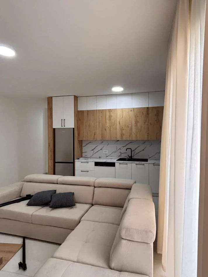 Tirane, jepet me qera apartament 2+1 , (siri kodra)