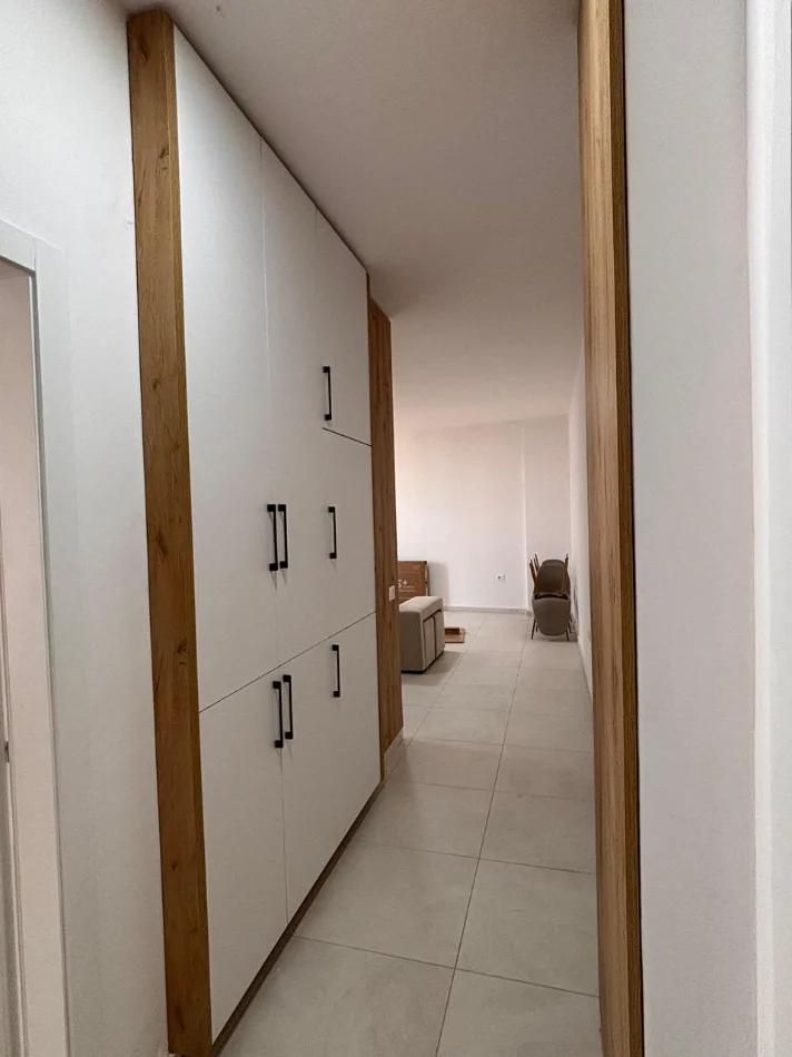 Tirane, jepet me qera apartament 2+1 , (siri kodra)