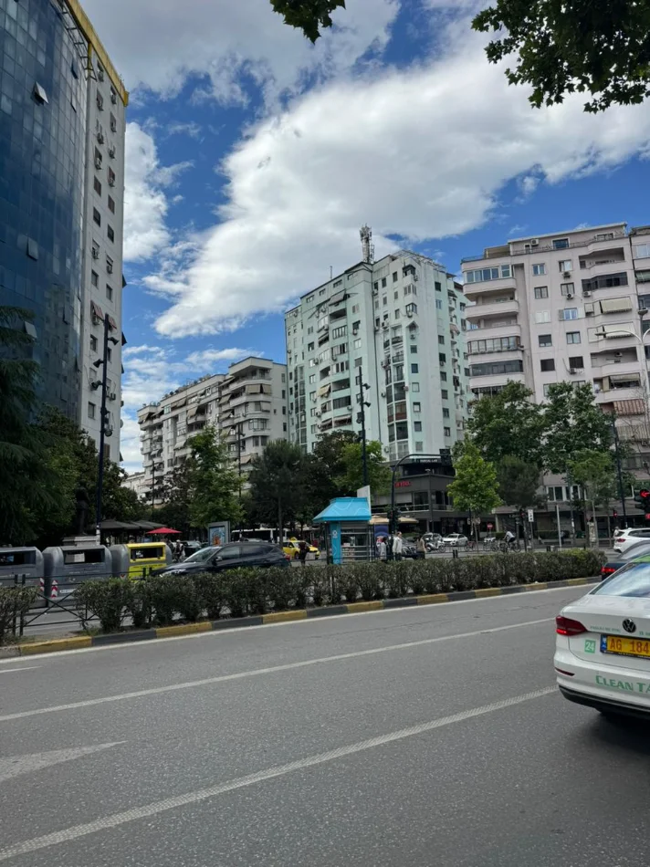 Tirane, shitet apartament 1+1 Kati 3, 54 m² 129.000 € (Stacioni i Trenit)