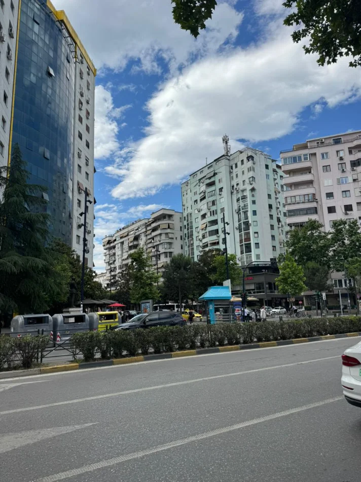 Tirane, shitet apartament 1+1 Kati 3, 54 m² 129.000 € (Stacioni i Trenit)