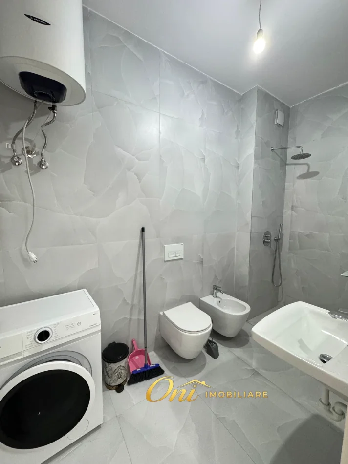 Tirane, jepet me qera apartament 1+1 Kati 5, 60 m² 390 € (ALI DEMI)