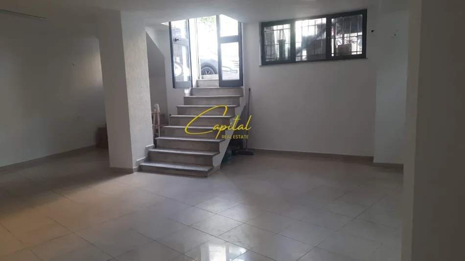 Tirane, jepet me qera ambjent biznesi Kati 0, 65 m² 650 € (ALI DEMI)
