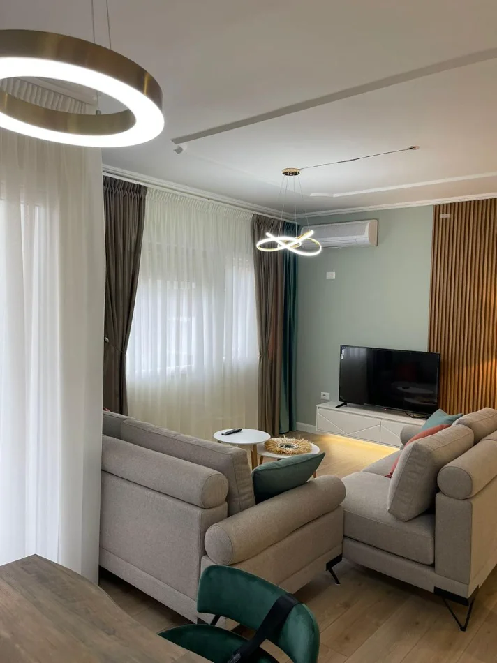 Tirane, jepet me qera apartament 1+1 Kati 2, 950 € 