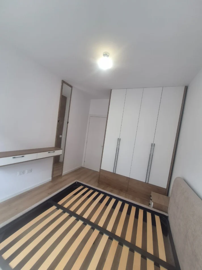 Tirane, jepet me qera apartament 1+1 Kati 4, 550 € (Laprake)