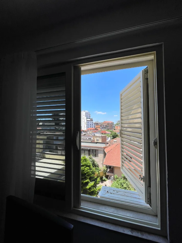 Tirane, jepet me qera apartament 1+1 Kati 3, 65 m² 650 € (Selvia)
