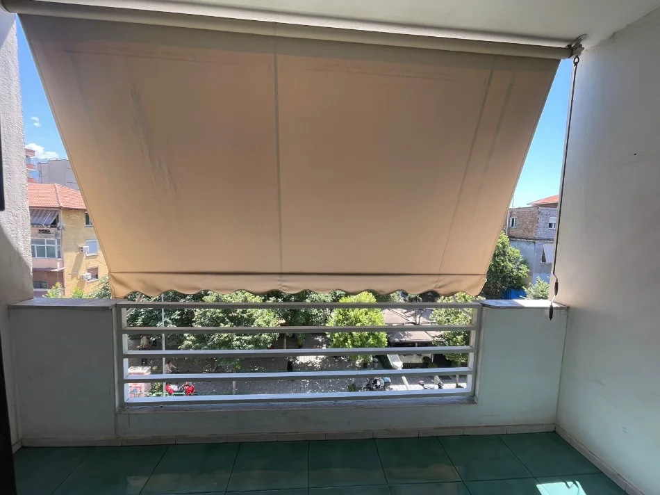Tirane, jepet me qera apartament 1+1 Kati 3, 65 m² 650 € (Selvia)