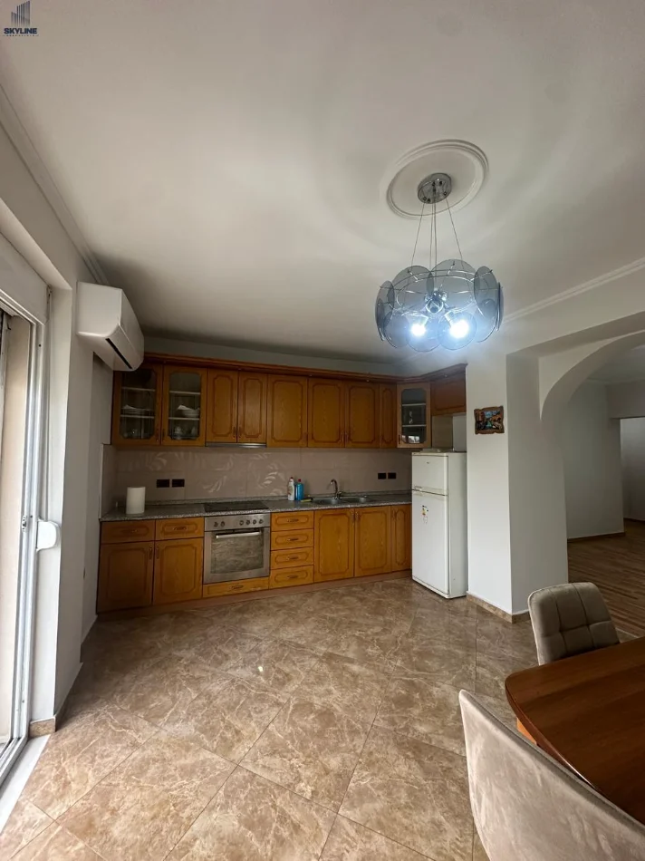 Tirane, jepet me qera apartament 2+1 Kati 3, 95 m² 550 € (Ish parku)