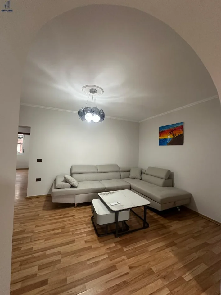 Tirane, jepet me qera apartament 2+1 Kati 3, 95 m² 550 € (Ish parku)