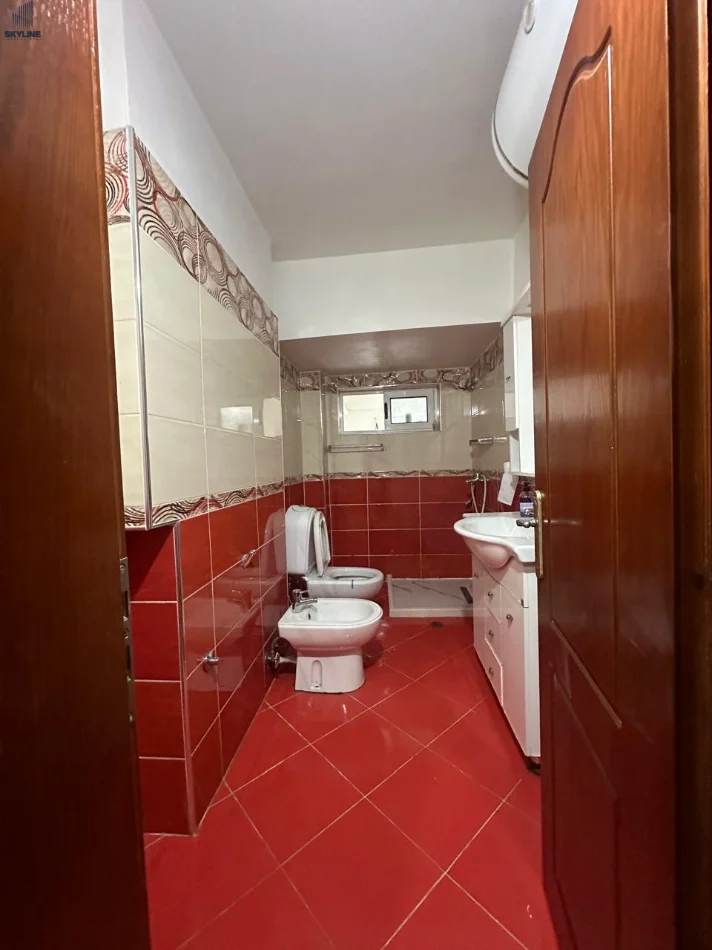 Tirane, jepet me qera apartament 2+1 Kati 3, 95 m² 550 € (Ish parku)