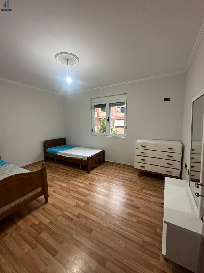 Tirane, jepet me qera apartament 2+1 Kati 3, 95 m² 550 € (Ish parku)