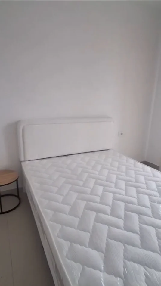 Jepet me Qera Apartament 1+1 te Zona e 5 Maji, i mobiluar totalisht ,  450 MIJE LEKE