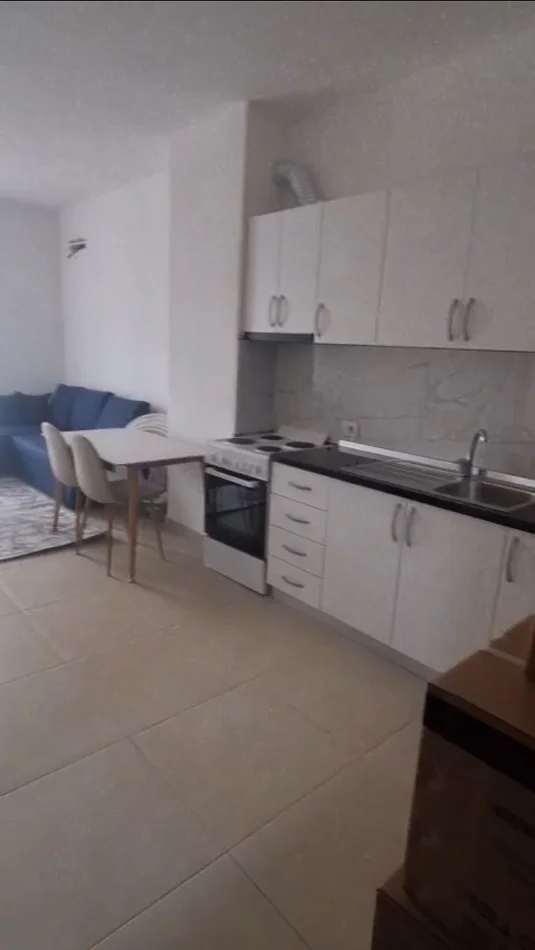 Jepet me Qera Apartament 1+1 te Zona e 5 Maji, i mobiluar totalisht ,  450 MIJE LEKE