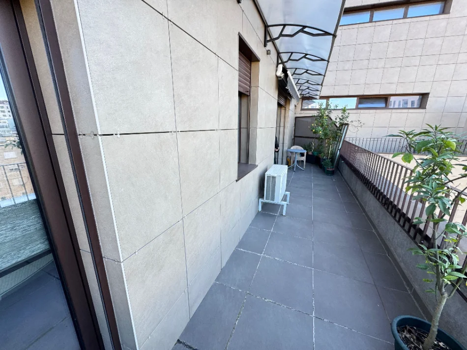 Tirane, jepet me qera apartament 1+1 Kati 5, 700 € (RRUGA E BARRIKADAVE)
