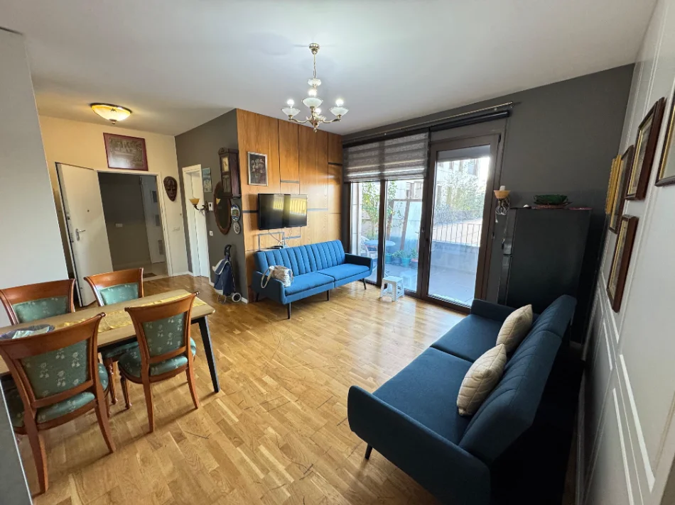 Tirane, jepet me qera apartament 1+1 Kati 5, 700 € (RRUGA E BARRIKADAVE)