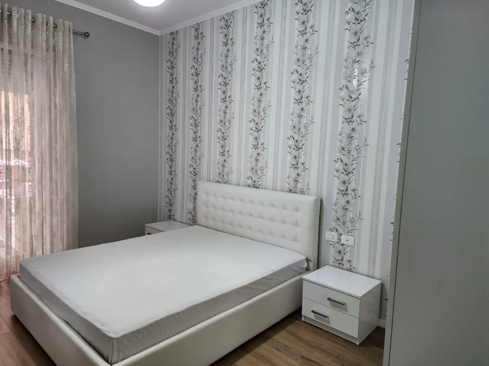 Tirane, jepet me qera apartament 1+1+Ballkon Kati 4, 75 m² 800 € (Kompleksi Delijorgji, Tiranë)