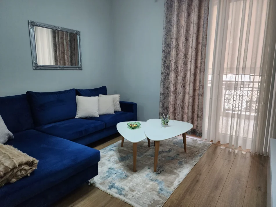 Tirane, jepet me qera apartament 1+1+Ballkon , 75 m² 800 € (Kompleksi Delijorgji)