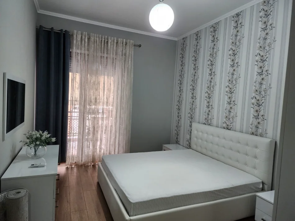 Tirane, jepet me qera apartament 1+1+Ballkon , 75 m² 800 € (Kompleksi Delijorgji)