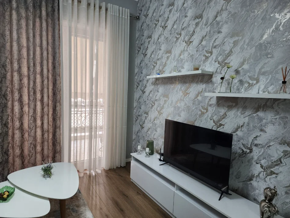 Tirane, jepet me qera apartament 1+1+Ballkon Kati 4, 75 m² 800 € (Kompleksi Delijorgji, Tiranë)
