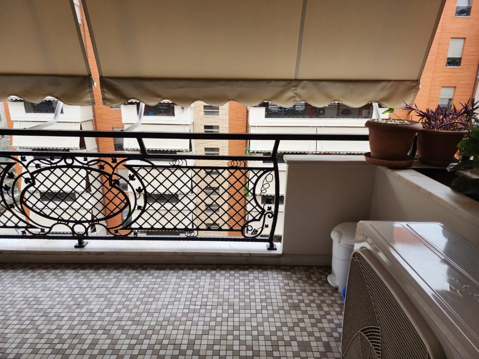 Tirane, jepet me qera apartament 1+1+Ballkon Kati 4, 75 m² 800 € (Kompleksi Delijorgji, Tiranë)