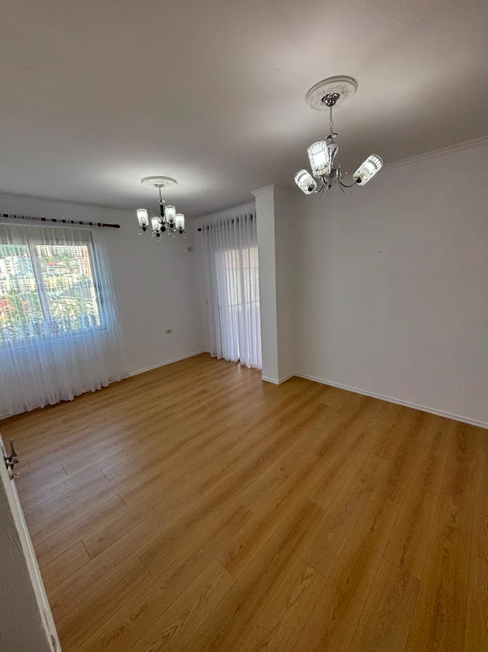 Tirane, shitet apartament 2+1+Ballkon Kati 2, 89 m² 