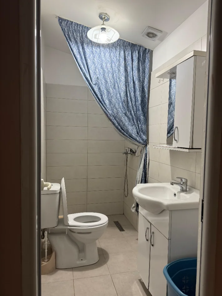 Tirane, jepet me qera garsonier 1+1 Kati 5, 40 m² 260 € (Gjimnazi "Partizani)