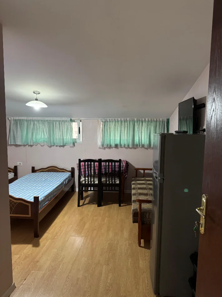 Tirane, jepet me qera garsonier 1+1 Kati 5, 40 m² 260 € (Gjimnazi "Partizani)