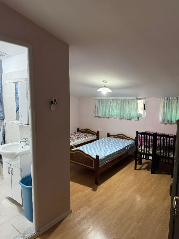Tirane, jepet me qera garsonier 1+1 Kati 5, 40 m² 260 € (Gjimnazi "Partizani)
