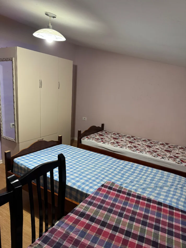 Tirane, jepet me qera garsonier 1+1 Kati 5, 40 m² 260 € (Gjimnazi "Partizani)