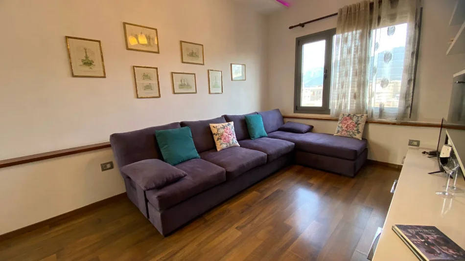 Tirane, jepet me qera apartament 2+1 Kati 8, 96 m² 700 €