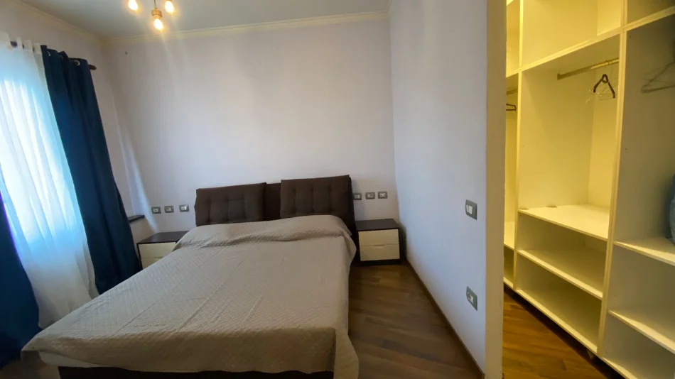 Tirane, jepet me qera apartament 2+1 Kati 8, 96 m² 700 €