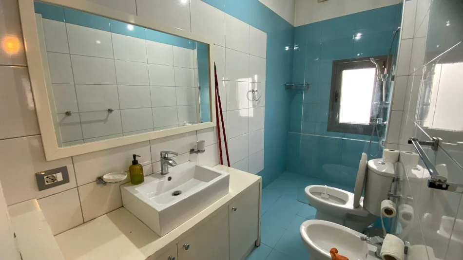Tirane, jepet me qera apartament 2+1 Kati 8, 96 m² 700 €