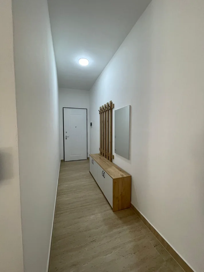 Tirane, jepet me qera apartament 1+1+Ballkon Kati 5, 70 m² 900 € 