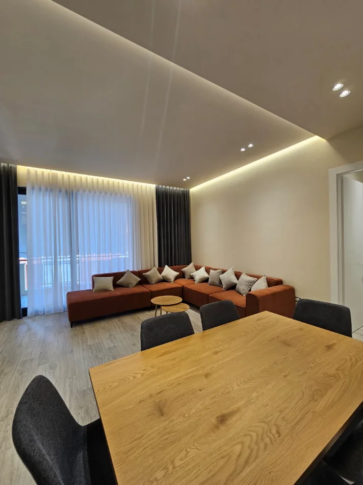 Tirane, jepet me qera apartament 2+1+Ballkon Kati 7, 116 m² 1.500 € 
