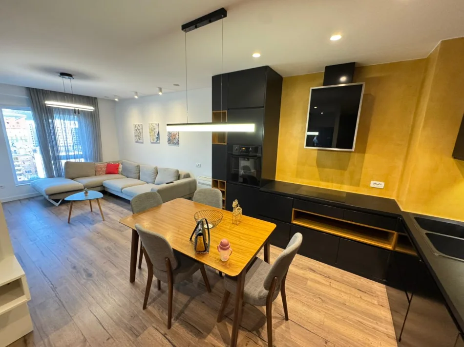 Tirane, jepet me qera apartament 2+1 , 880 € (21 dhjetori)