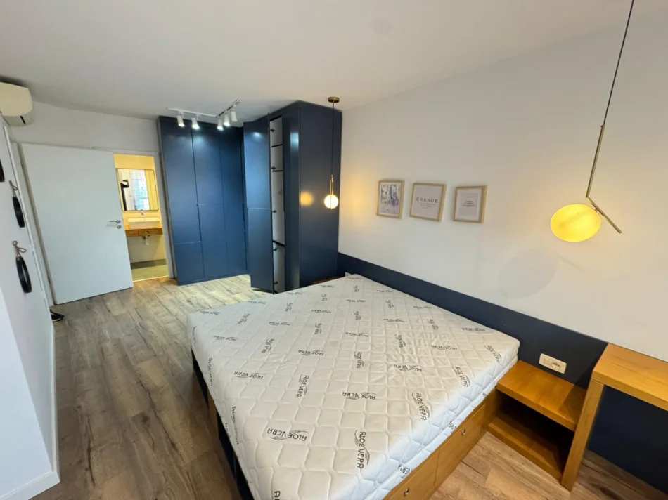 Tirane, jepet me qera apartament 2+1 , 880 € (21 dhjetori)