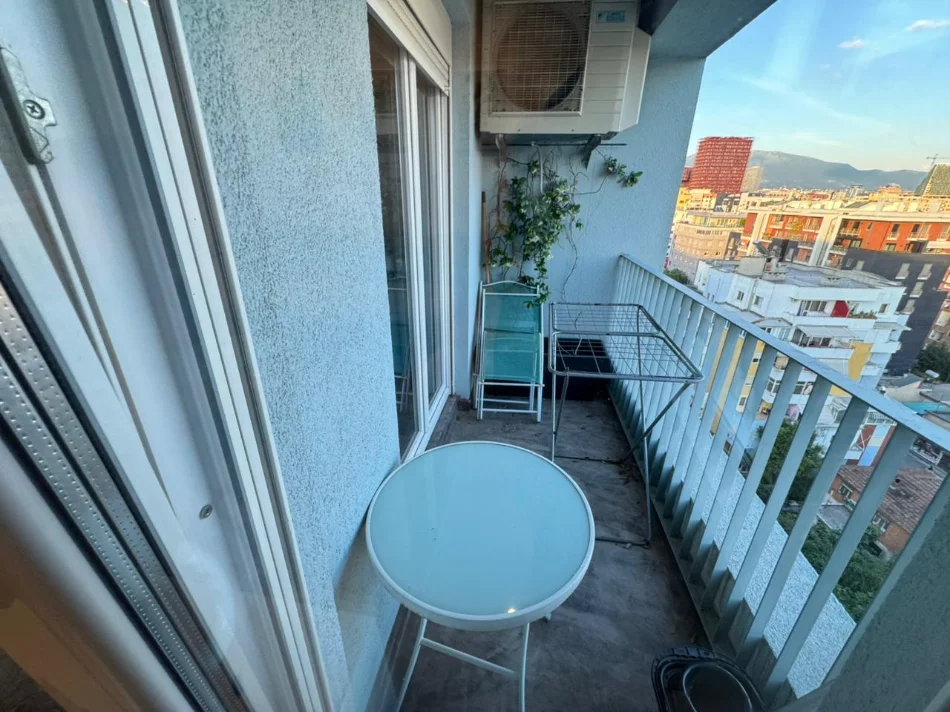 Tirane, jepet me qera apartament 2+1 , 880 € (21 dhjetori)