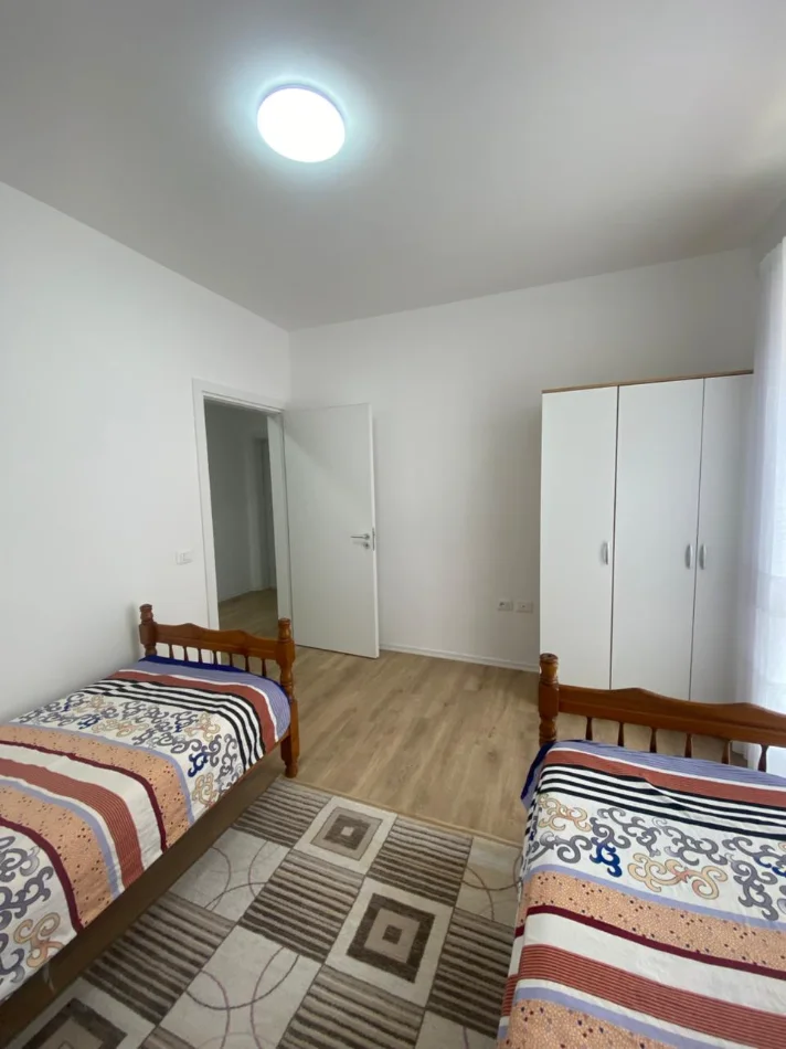 Tirane, jepet me qera apartament 2+1+Ballkon Kati 2, 94 m² 450 € (Rruga Lidhja e Prizrenit)