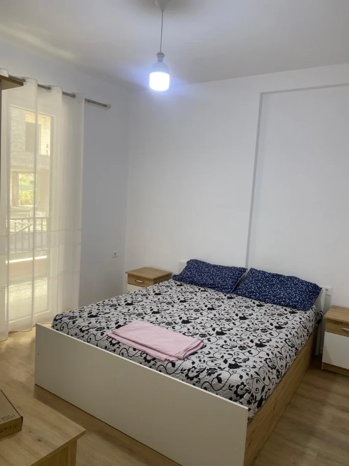 Tirane, jepet me qera apartament 2+1+Ballkon Kati 2, 94 m² 450 € (Rruga Lidhja e Prizrenit)
