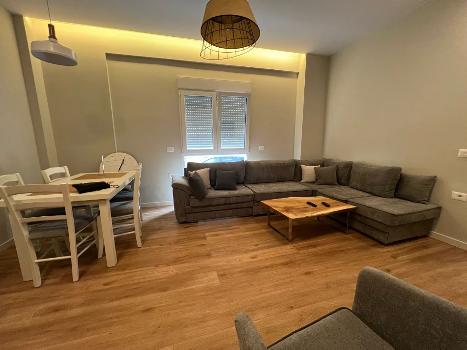 Tirane, jepet me qera apartament 1+1 Kati 1, 55 m² 500 € (Don Bosko)