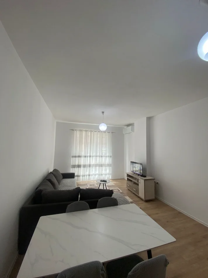Tirane, jepet me qera apartament 2+1+Ballkon Kati 2, 94 m² 450 € (Rruga Lidhja e Prizrenit)