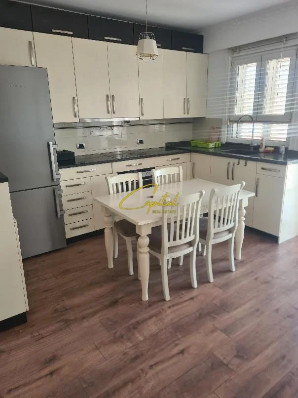Tirane, jepet me qera apartament 2+1 Kati 7, 90 m² 600 € (ISH PARKU)